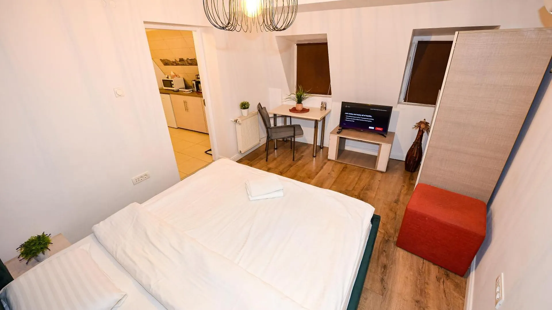 The Lincoln Suites - Central Shabbat Friendly Apartments Bucharest