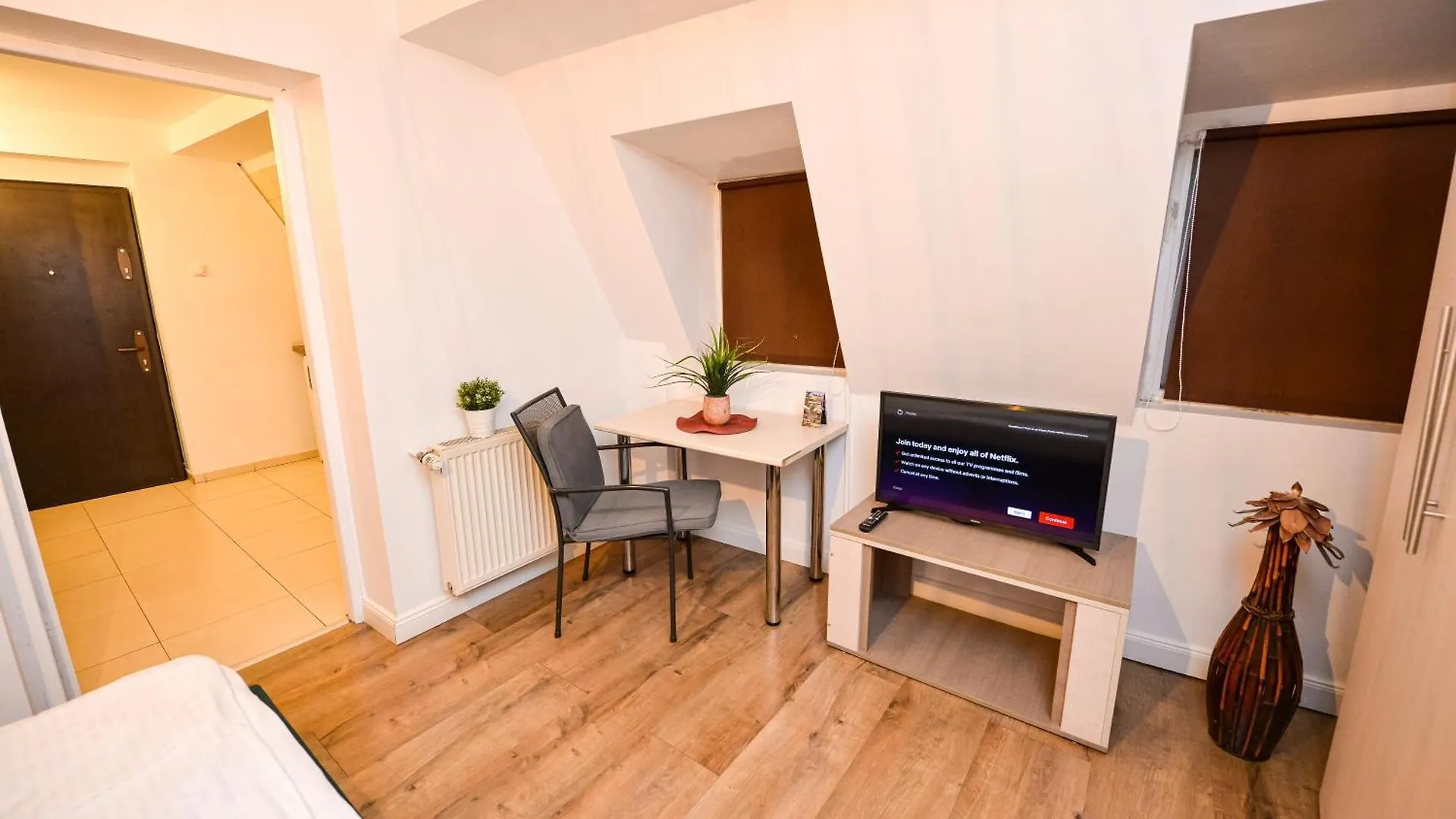 The Lincoln Suites - Central Shabbat Friendly Apartments Bucharest