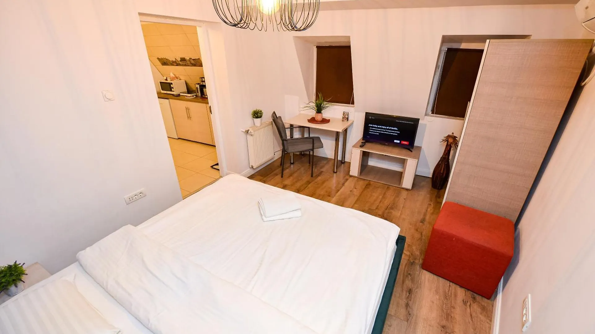 The Lincoln Suites - Central Shabbat Friendly Apartments Bucharest Romania