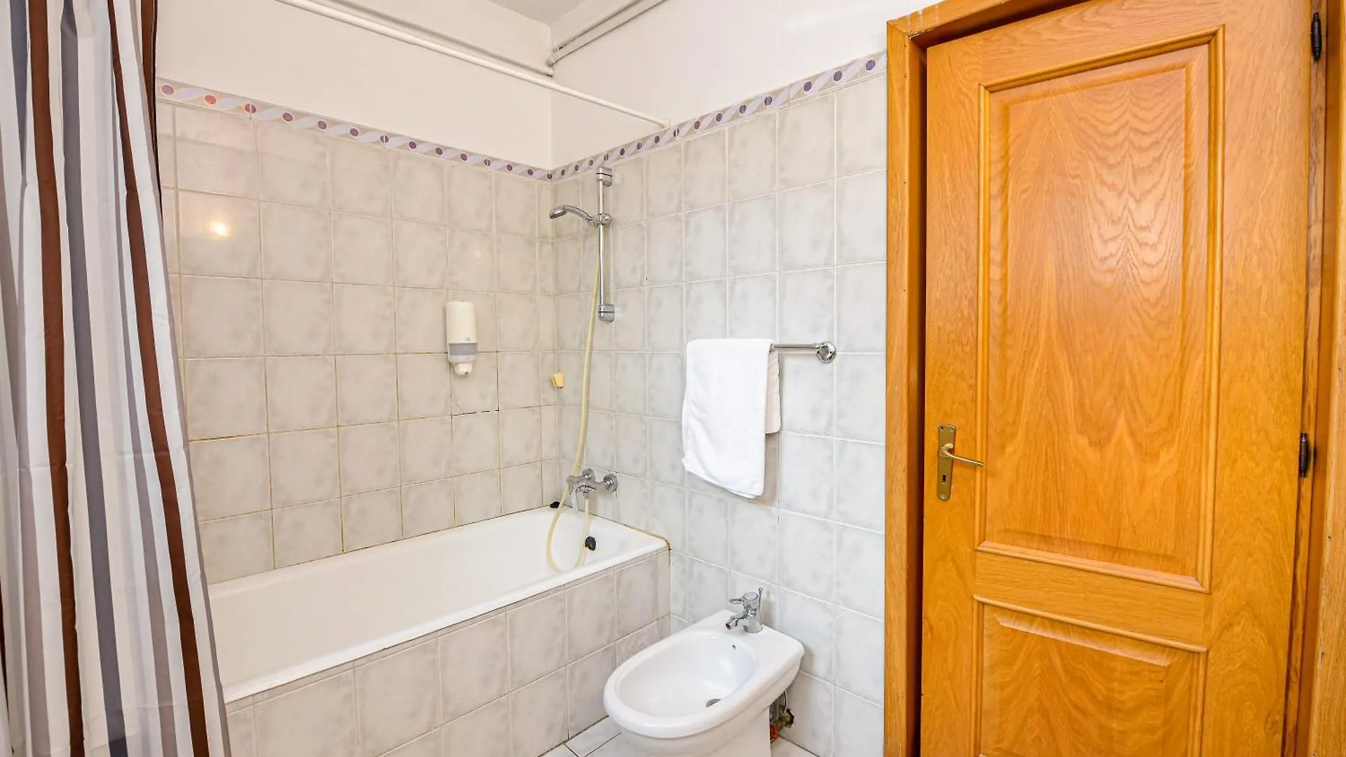 The Lincoln Suites - Central Shabbat Friendly Apartments Bucharest 0*,