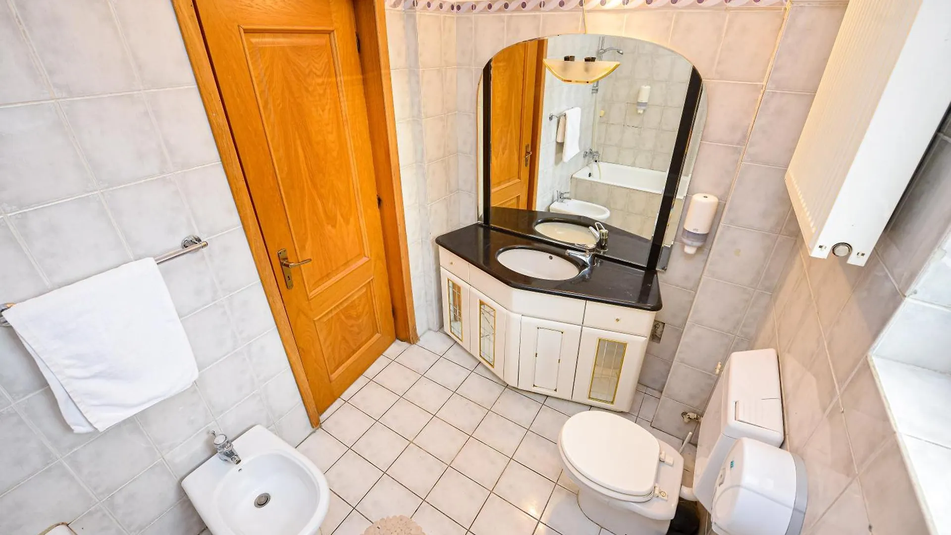 The Lincoln Suites - Central Shabbat Friendly Apartments Bucharest 0*,  Romania